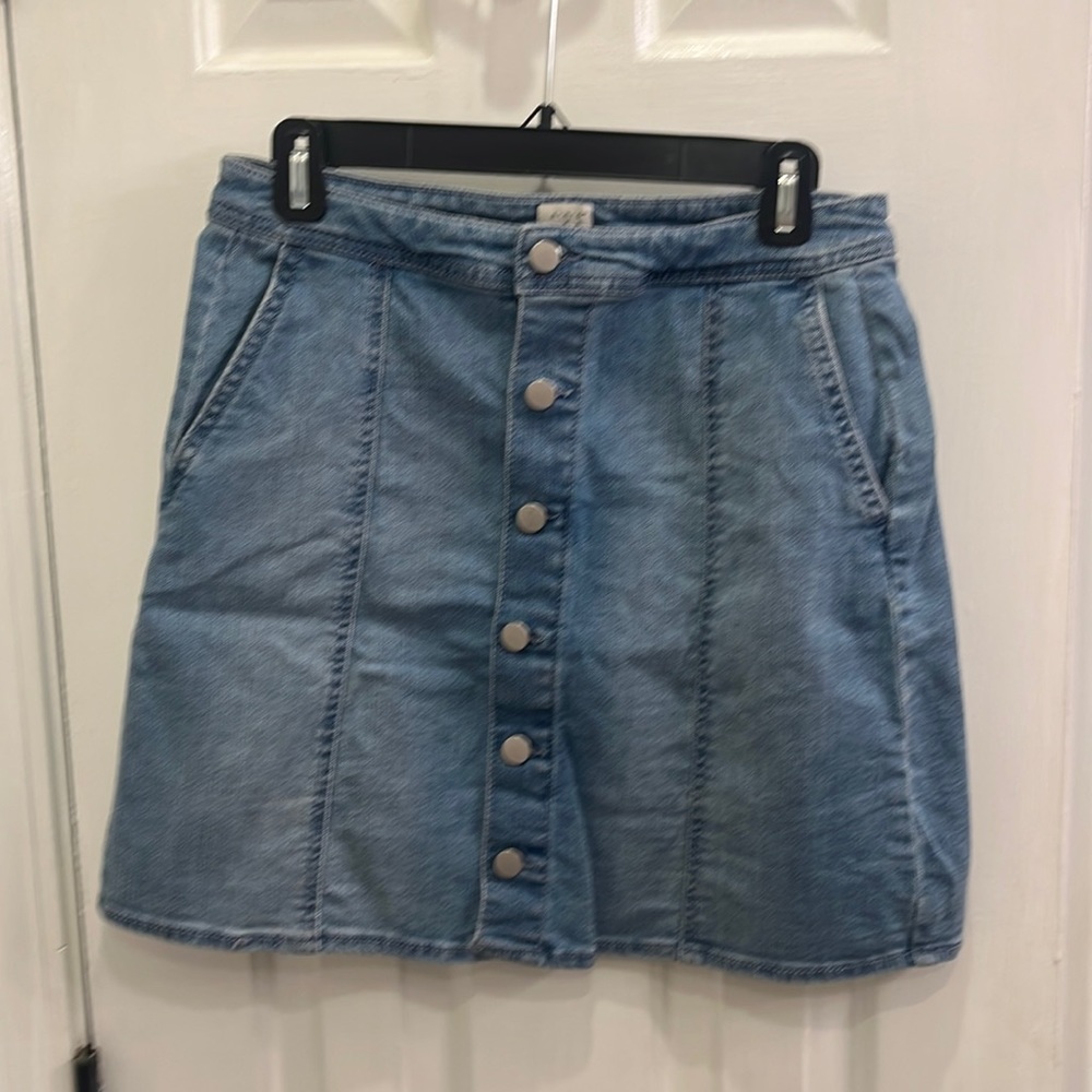 Denim (light blue)button down 17in skirt